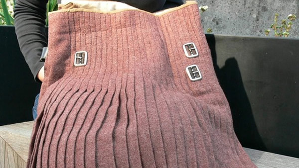 英国祖传的一次世界大战士兵苏格兰裙拆线时意外发现百年情书