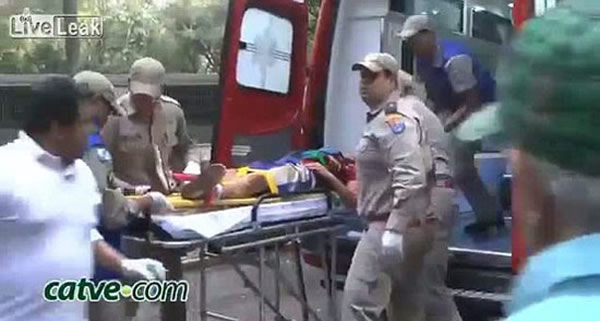 巴西男孩动物园喂老虎被咬掉一只手