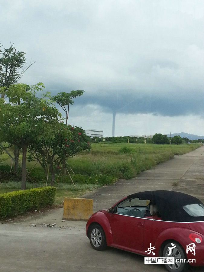 广东珠海机场海域惊现水龙卷