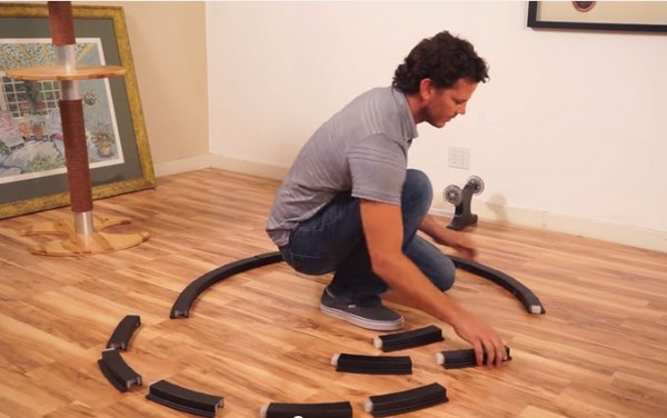 设计团队做出多项机关方便消费者组装、易于收纳。