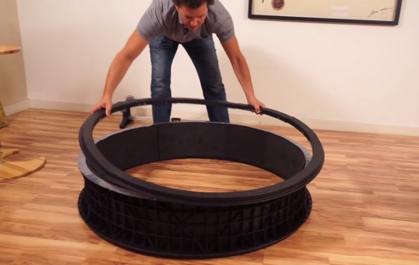 设计团队做出多项机关方便消费者组装、易于收纳。