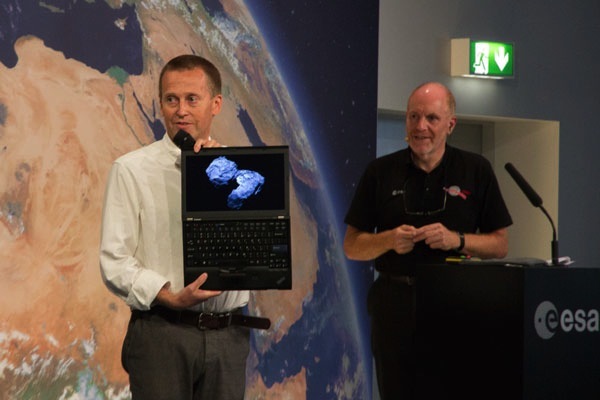 �������л��˹��Holger Sierks�����������ɴ�����ϵͳ��ϯ��ѧ�ң������������򵽳���ý��������չʾ�����յ�������ͼ��