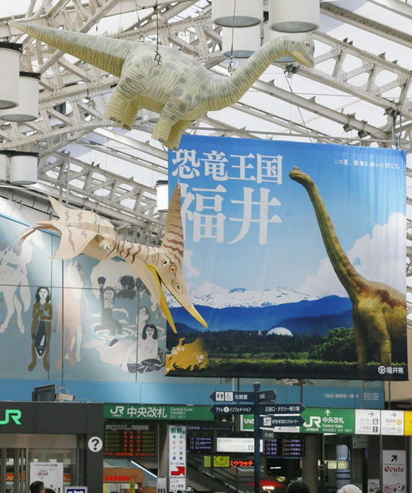 日本福井县举办恐龙化石展以宣传旅游业