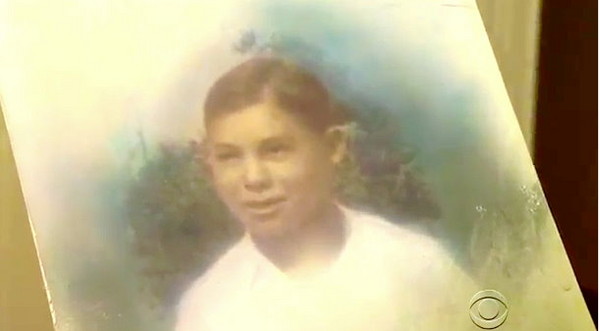 14岁少年欧文的遗骨被辨识出来,同时揭发一所古老学百年来的残忍虐杀历史。