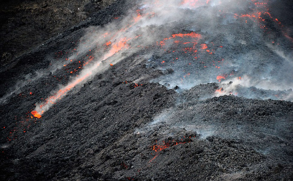 斯特龙博利岛上的火山据称已经有2000多年的历史