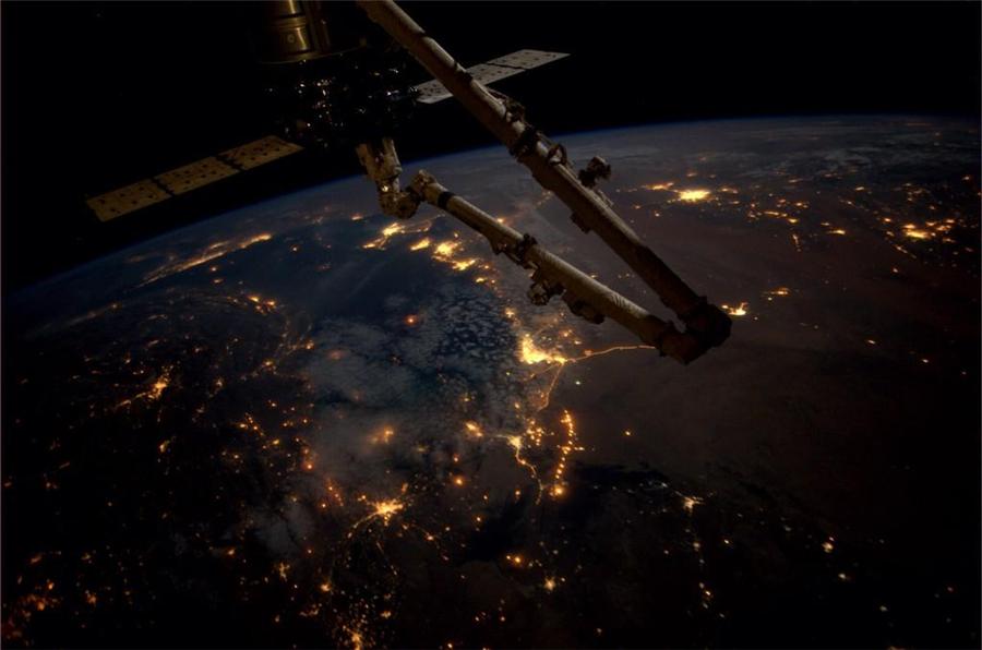 国际空间站美国宇航员里德·怀斯曼在推特上分享众多地球摄影照片