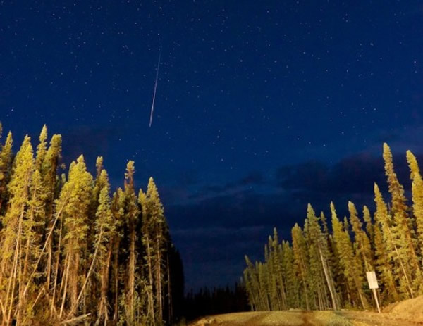 2014年7月30日摄于加拿大不列颠哥伦比亚的英仙座流星雨