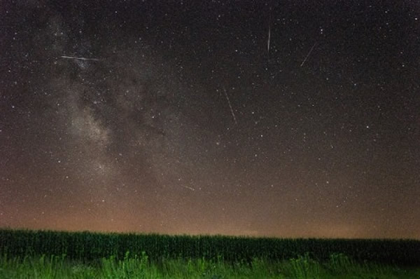 2014年7月27日摄于美国爱荷华州的英仙座流星雨