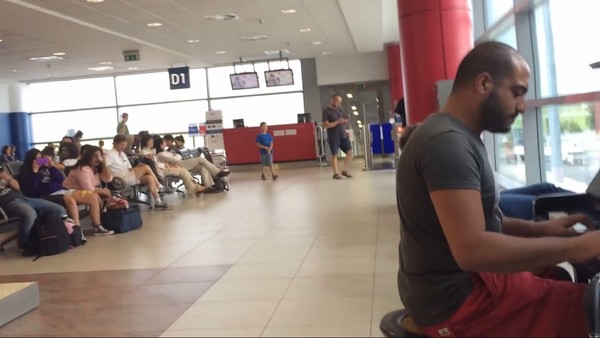 ���ۺ�ɫ���µ�Ů�˿���������