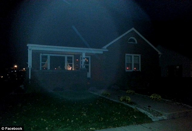 美国宾夕法尼亚州著名鬼屋据传住着至少五只鬼 入屋采访的摄影师被莫名抓伤