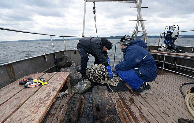 ������ѧ���ڸ�˹�˺�������200��ǰʥ��˹(Selters)��Ȫˮƿ �����ƿ�е�Һ���Ǿ�