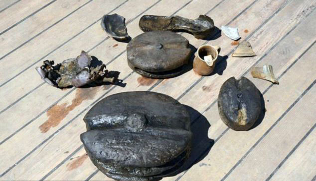 ������ѧ���ڸ�˹�˺�������200��ǰʥ��˹(Selters)��Ȫˮƿ �����ƿ�е�Һ���Ǿ�