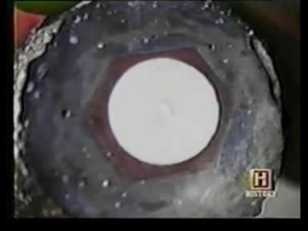 50万年前岩石中的汽车活塞?