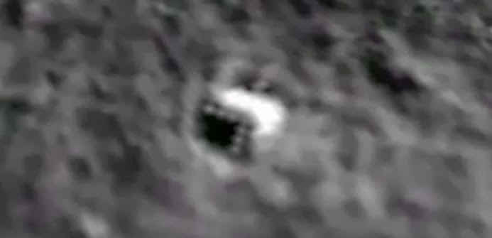 谷歌月球发现一个外星人月球基地或者是一艘神秘的月球飞船