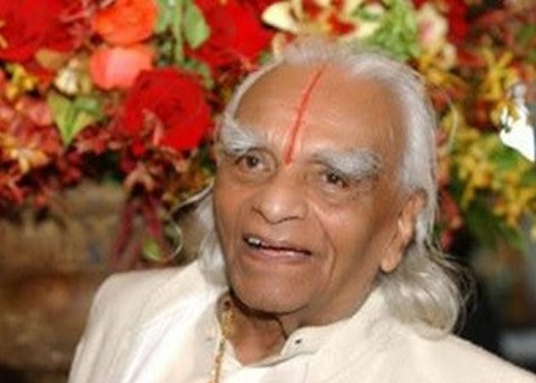 印度瑜伽宗师艾扬格(B.K.S. Iyengar)