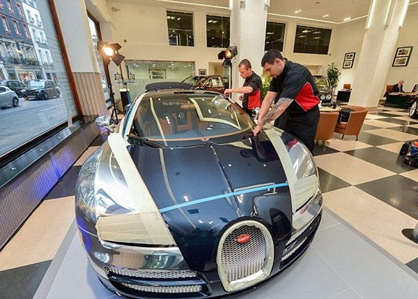 ����Ա�ڼ��ǰ�����ý�����ס��ͷ�ƺ�����Ǳ�Ե��