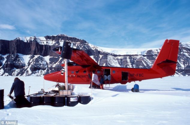 英国科学家在南极冰原下发现巨大隧道