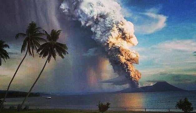 大量火山灰喷到高空,附近地区空中交通大受影响。