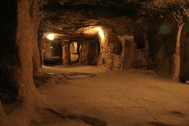 土耳其男子发现住宅埋藏古代地下城