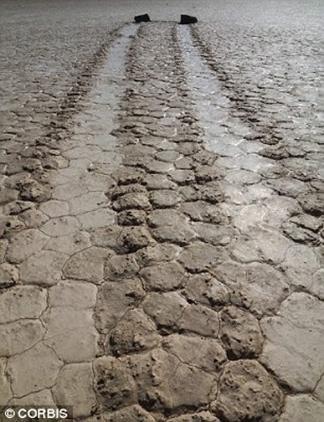 破解美国加州死亡谷国家公园“石头会走路”之谜