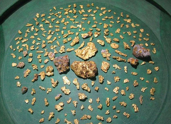 夫妇历时3个半月在西澳大利亚挖掘金块共255克