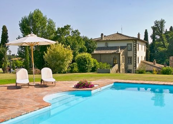 大宅占地达3万1千平方米,内有私人泳池。