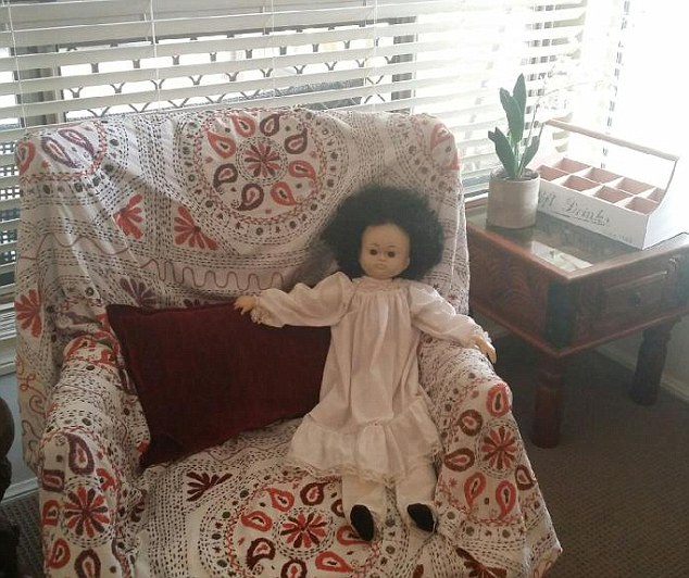 离奇:澳洲布娃娃40年来多次被丢弃 重新捡回后全家生病