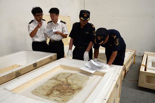 �������ع�Ա����뾳���������Ա��ͬ��ų�����չ�����ﻯʯ