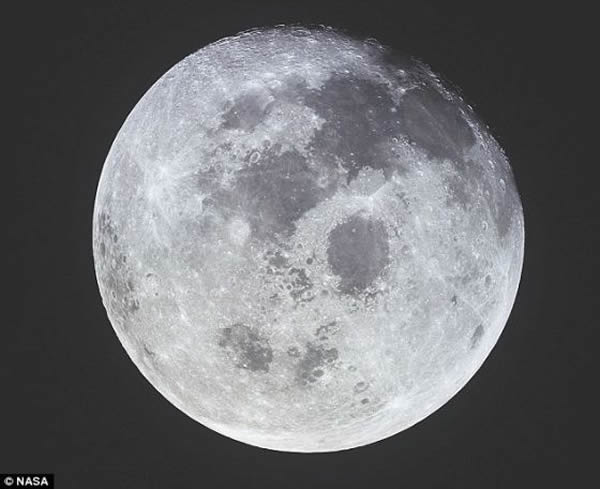 �����ǵ���Ψһ����Ȼ���ǣ�����Ե�������в�����΢��Ӱ�졣����������˴�Զ���۲����������ͨ��������΢�ı仯�ƶϳ�����Ĵ��ڡ������ǹ۲�����ϵ������ʱ��ҲӦ��