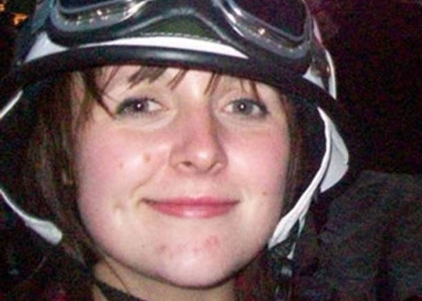 Ӣ���������ǿ�����԰����Ա��һͷ��������Ŵ�����ҧ��