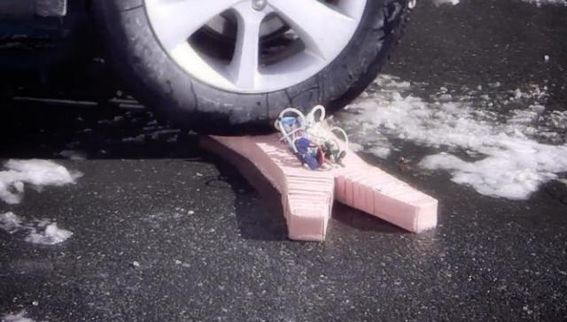 这种软体机器人可以在各种环境中使用,不怕重物的挤压。