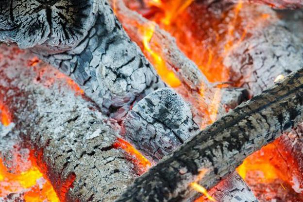 火光与夜间交流很可能让早期的狩猎——采集者参与到社会互动中