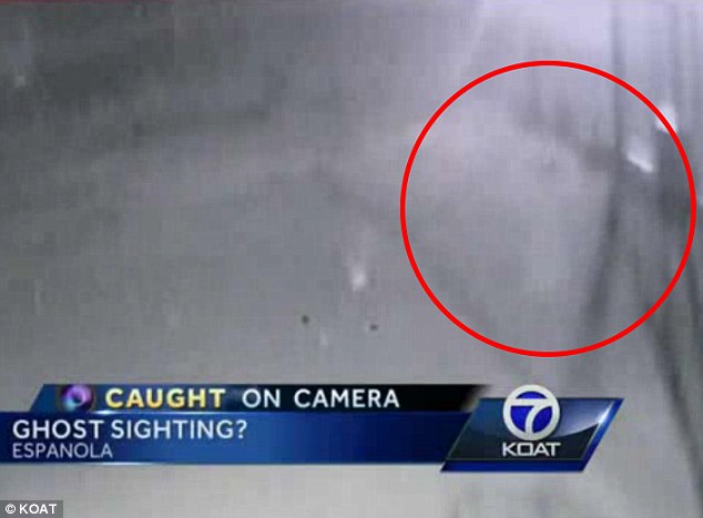 猛鬼入侵美国警察局 监视器拍到模糊白色身影