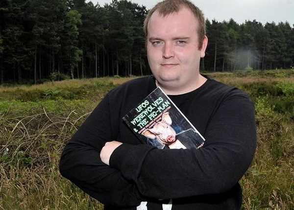 布里克利(图)指,他的阿姨在32年前也遇过类似的“黑眼小孩”。