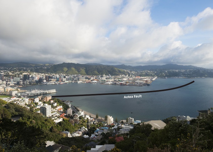 地质学家发现奥提尔裂缝(黑线),横跨首都威灵顿市中心和南部近郊。