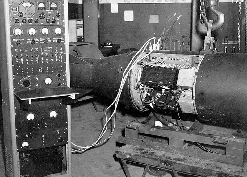 1945年8月6日被投放到广岛的原子弹“小男孩”正在做零部件测试