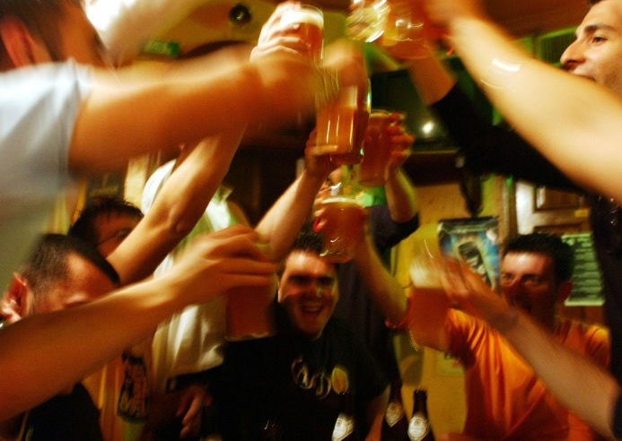 美国研究发现“劈酒”豪饮能改变人类身体基因