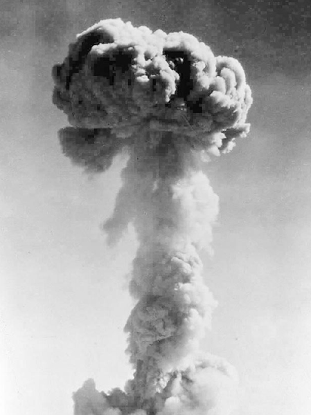 1964年10月16日15时,中国第一颗原子弹爆炸成功。