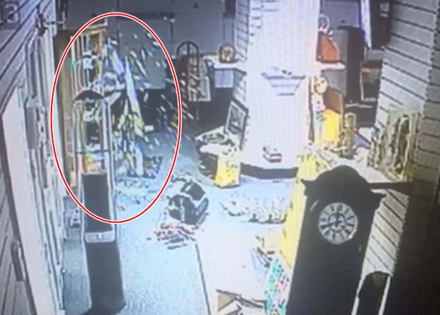 ӱ·ƬУɼ(Ȧ)ͻȻѡ