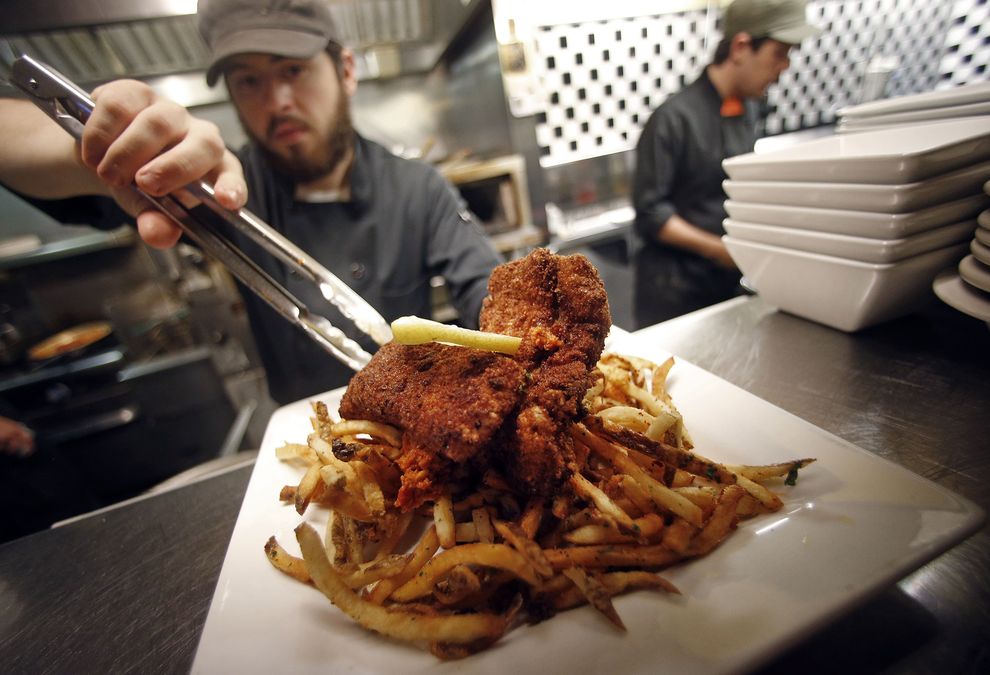 �������º������ݵ�����˹�أ�һλ�����͹���������ʦ����һ��ը������ը��������Ӱ��Elise Amendola, Associated Press