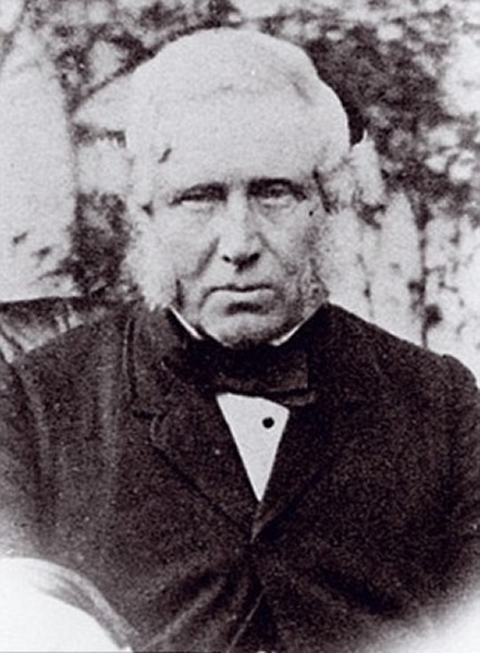 有历史学家相信,照片中的人为一名在19世纪死去、名为肯特(图)的男子的鬼魂。