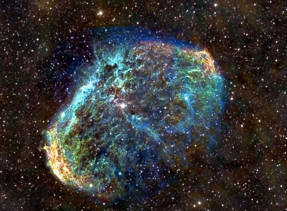 美国70岁业余天文爱好者在自家后院用小型天文望远镜捕捉壮美的超新星遗迹