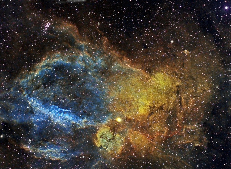 美国70岁业余天文爱好者在自家后院用小型天文望远镜捕捉壮美的超新星遗迹