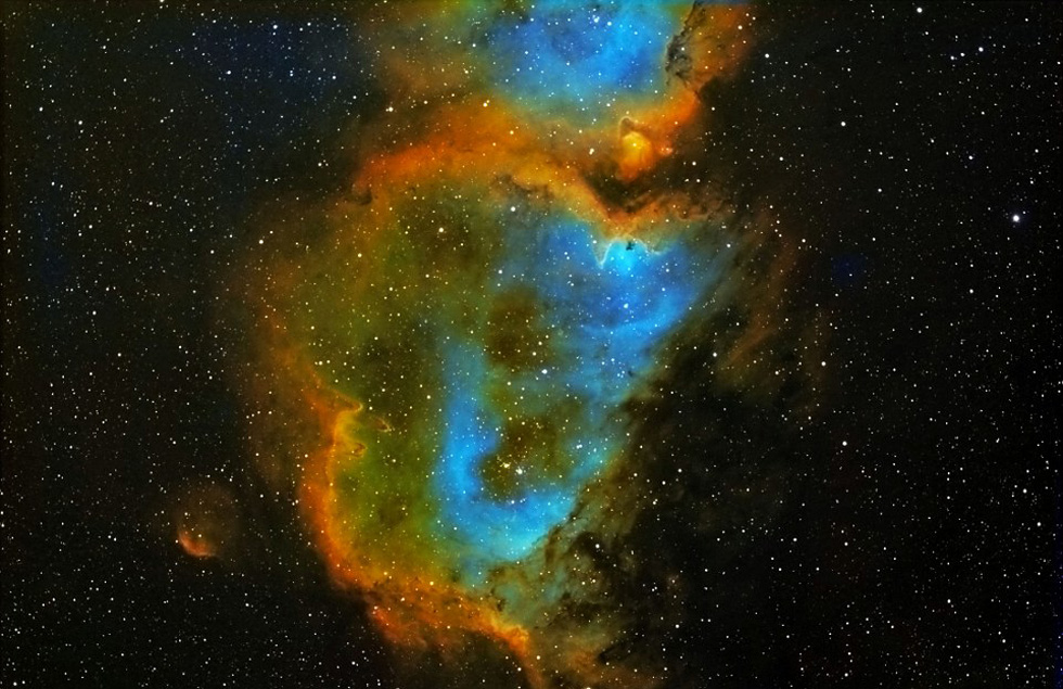 美国70岁业余天文爱好者在自家后院用小型天文望远镜捕捉壮美的超新星遗迹