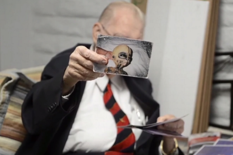 美国洛克希德马丁公司前工程临终前曝光外星人照片:18名外星人仍在51区工作