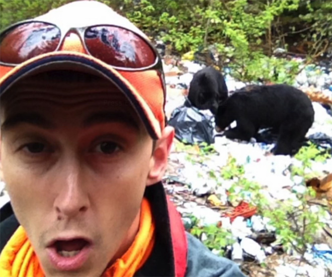 美国登山客最近兴起一股与熊自拍的歪风