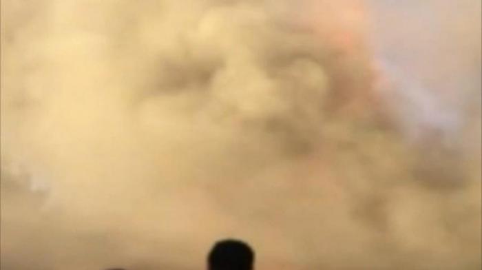 美国加利福尼亚州公寓火灾浓烟现耶稣面孔 最终无人伤亡