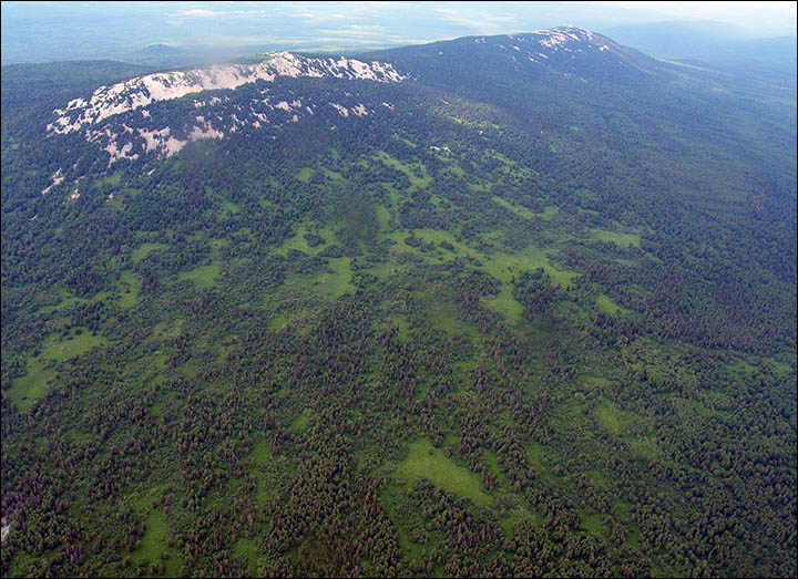 这个“巨大麋鹿”位于俄罗斯乌拉尔山脉南部Zyuratkul湖附近,是迄今发现最古老的地质印痕之一。