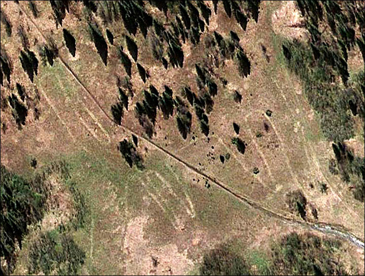 没有人知道远古人类为什么建造这个巨大的地质印痕,它延伸大约275米,考古学家认为,它可能是用于祭拜天神、标识地点或者是吸引外星人注意。