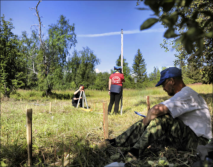 这处地质印痕发现于2011年,是通过卫星图像观看到的,它比英国地质印痕“白马”的历史更悠久。一些专家推测称,这个麋鹿地质印痕是远古时期祭祀天神,但是当地考古学家